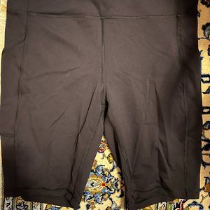 Lululemon INVIGORATE HIGH-RISE SHORT 10" - Size 14 - Black